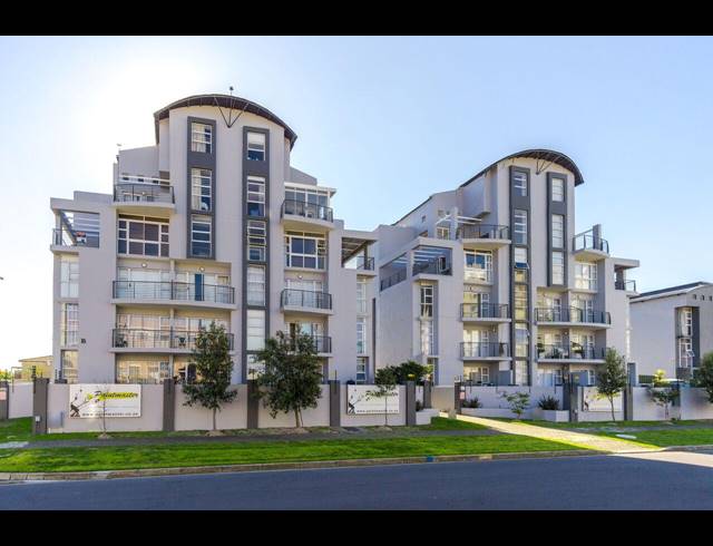 3 BEDROOM APARTMENT TO LET IN TABLE VIEW